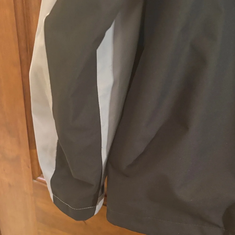 Columbia Gray and Black Ski Jacket - Picture 14 of 16